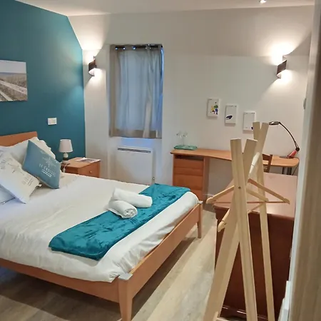 Les 3b فندق مبيت وإفطار لو كروازيك